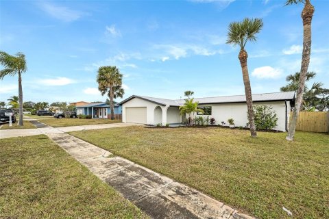 House in Merrit Island, Florida 3 bedrooms, 170.29 sq.m. № 2266351 - photo 30