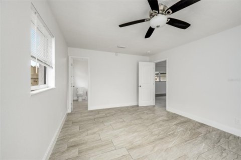 House in Merrit Island, Florida 3 bedrooms, 170.29 sq.m. № 2266351 - photo 10