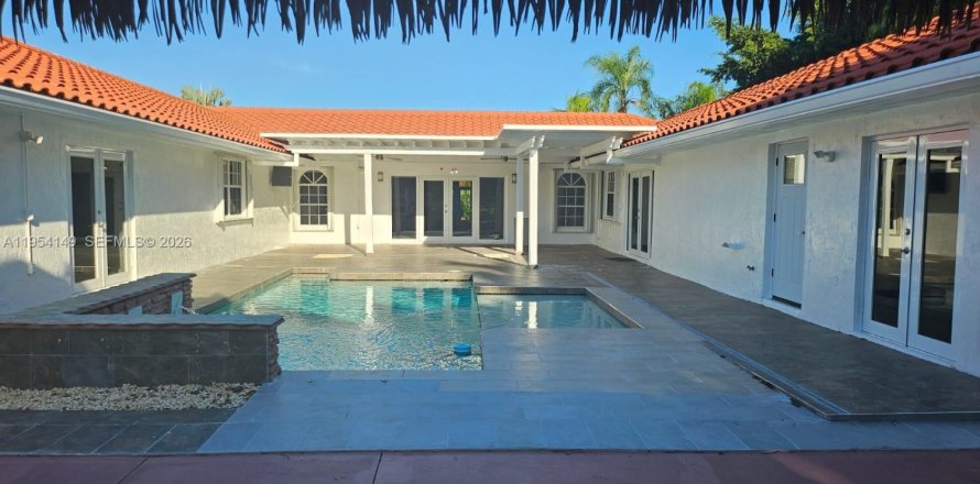 House in Miami, Florida 5 bedrooms, 287.16 sq.m. № 2010065
