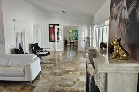 Villa ou maison à vendre à Miami, Floride: 5 chambres, 287.16 m2 № 2010065 - photo 11