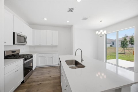 House in Okahumpka, Florida 4 bedrooms, 150.97 sq.m. № 2236381 - photo 6
