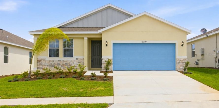 House in Okahumpka, Florida 4 bedrooms, 150.97 sq.m. № 2236381