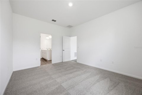 House in Okahumpka, Florida 4 bedrooms, 150.97 sq.m. № 2236381 - photo 22
