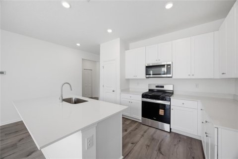 House in Okahumpka, Florida 4 bedrooms, 150.97 sq.m. № 2236381 - photo 7
