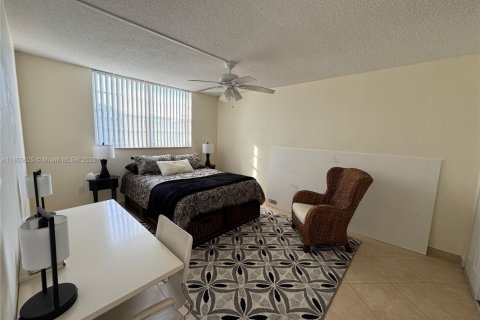 Condominio en venta en North Miami Beach, Florida, 1 dormitorio № 1877932 - foto 6