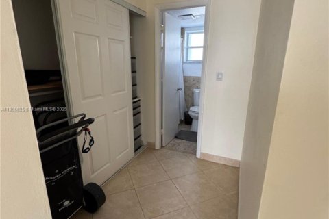 Condominio en venta en North Miami Beach, Florida, 1 dormitorio № 1877932 - foto 15
