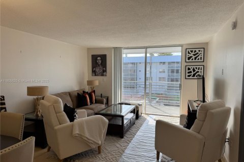 Condominio en venta en North Miami Beach, Florida, 1 dormitorio № 1877932 - foto 5