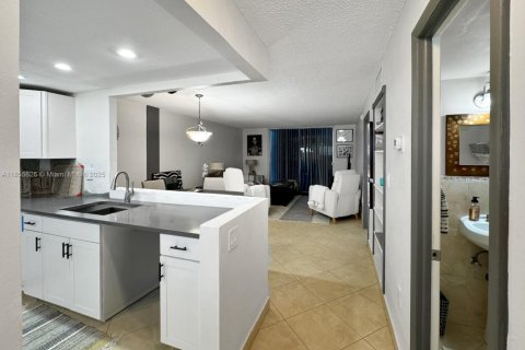 Condominio en venta en North Miami Beach, Florida, 1 dormitorio № 1877932 - foto 3