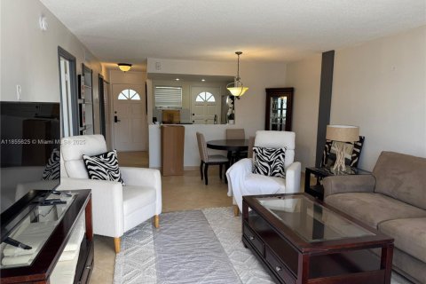 Condominio en venta en North Miami Beach, Florida, 1 dormitorio № 1877932 - foto 7