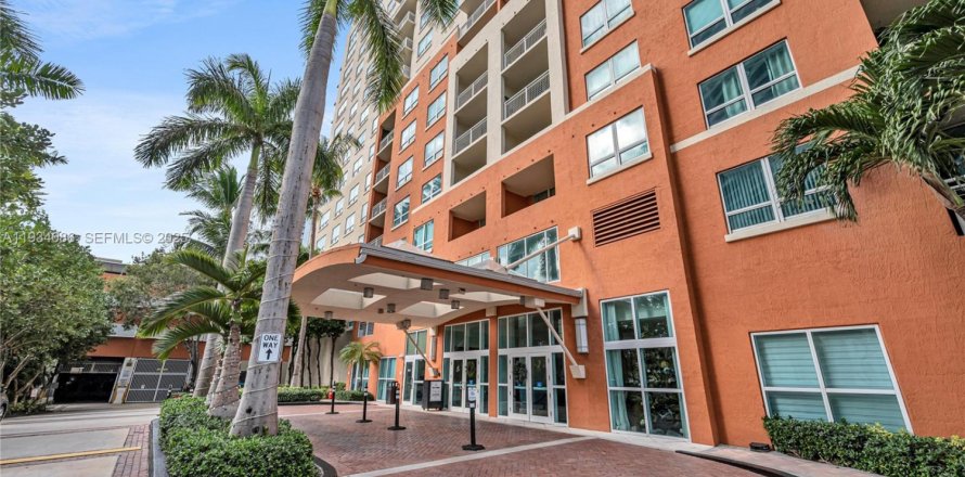 Condo in Miami, Florida, 2 bedrooms № 1994013