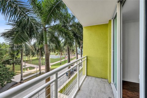 Condo in Miami, Florida, 2 bedrooms № 1994013 - photo 19