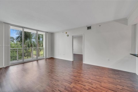 Condo in Miami, Florida, 2 bedrooms № 1994013 - photo 8