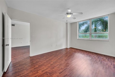 Condo in Miami, Florida, 2 bedrooms № 1994013 - photo 24