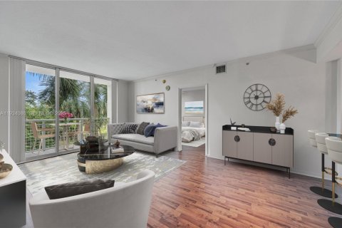 Condo in Miami, Florida, 2 bedrooms № 1994013 - photo 2