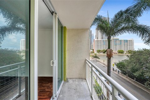 Condo in Miami, Florida, 2 bedrooms № 1994013 - photo 20