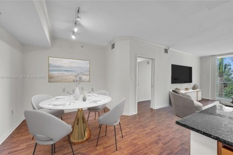 Condo in Miami, Florida, 2 bedrooms № 1994013 - photo 3