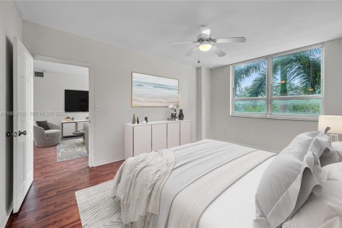 Condo in Miami, Florida, 2 bedrooms № 1994013 - photo 25