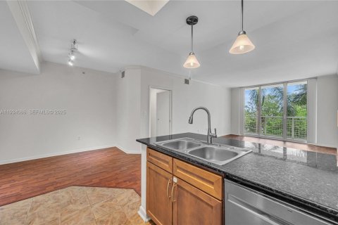 Condo in Miami, Florida, 2 bedrooms № 1994013 - photo 17