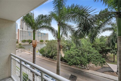 Condo in Miami, Florida, 2 bedrooms № 1994013 - photo 23