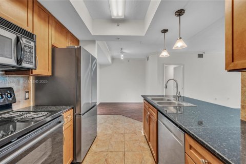 Condo in Miami, Florida, 2 bedrooms № 1994013 - photo 11