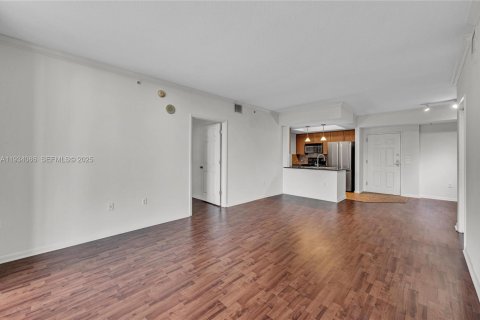Condo in Miami, Florida, 2 bedrooms № 1994013 - photo 9