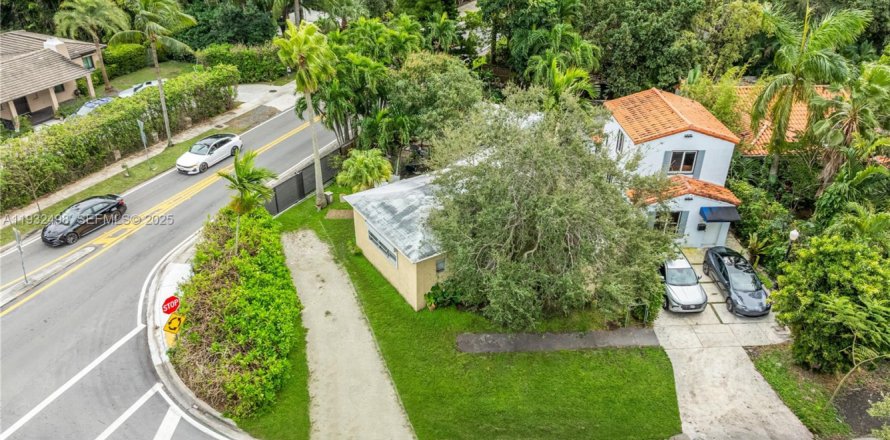 Villa ou maison à Miami, Floride 2 chambres, 96.9 m2 № 1990870