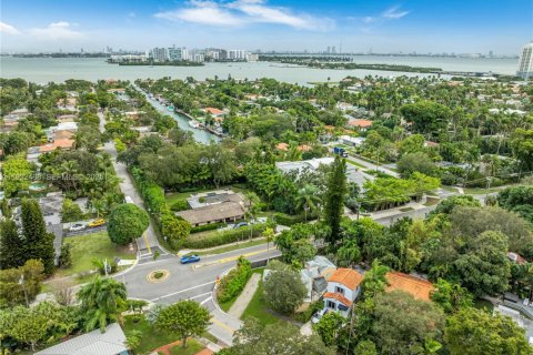 Villa ou maison à vendre à Miami, Floride: 2 chambres, 96.9 m2 № 1990870 - photo 4