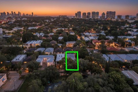 Adosado en venta en Miami, Florida, 3 dormitorios, 205.78 m2 № 2000419 - foto 11