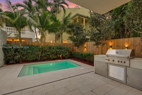 Adosado en venta en Miami, Florida, 3 dormitorios, 205.78 m2 № 2000419 - foto 3