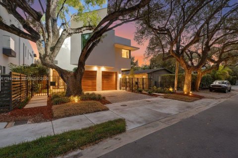 Adosado en Miami, Florida 3 dormitorios, 205.78 m2 № 2000419