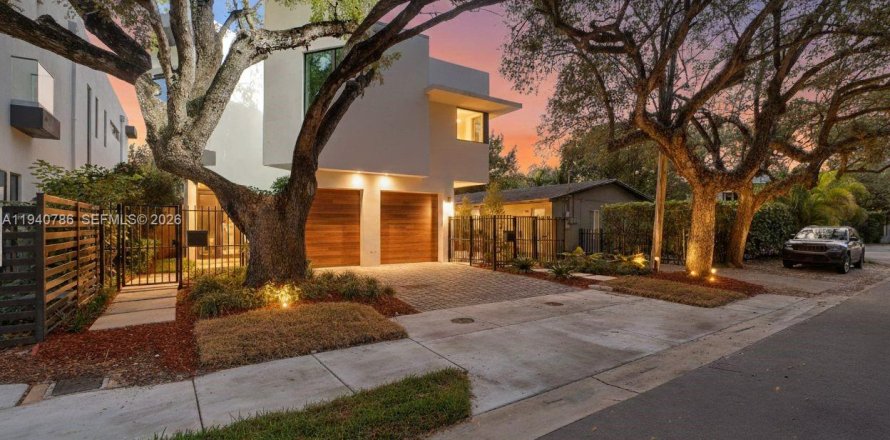 Adosado en Miami, Florida 3 dormitorios, 205.78 m2 № 2000419