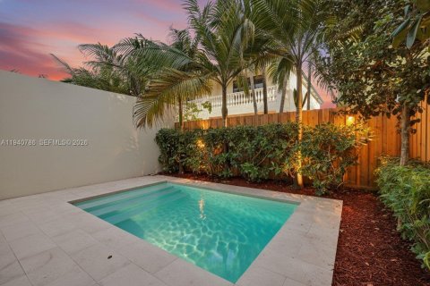 Adosado en venta en Miami, Florida, 3 dormitorios, 205.78 m2 № 2000419 - foto 18