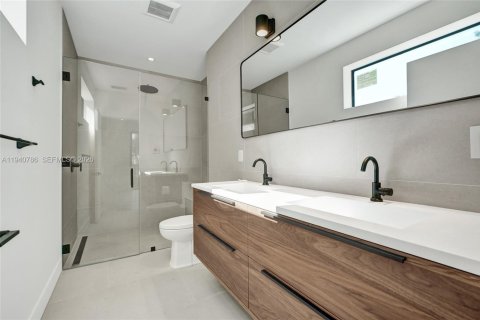 Adosado en venta en Miami, Florida, 3 dormitorios, 205.78 m2 № 2000419 - foto 5