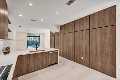Adosado en venta en Miami, Florida, 3 dormitorios, 205.78 m2 № 2000419 - foto 30