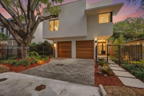 Adosado en venta en Miami, Florida, 3 dormitorios, 205.78 m2 № 2000419 - foto 12
