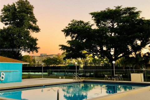 Condominio en venta en Hollywood, Florida, 2 dormitorios, 102.19 m2 № 2000490 - foto 27