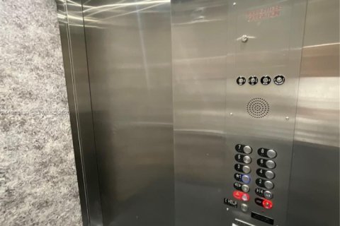 Condo in Hollywood, Florida, 2 bedrooms № 2000490 - photo 29