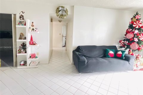 Condominio en venta en Hollywood, Florida, 2 dormitorios, 102.19 m2 № 2000490 - foto 17