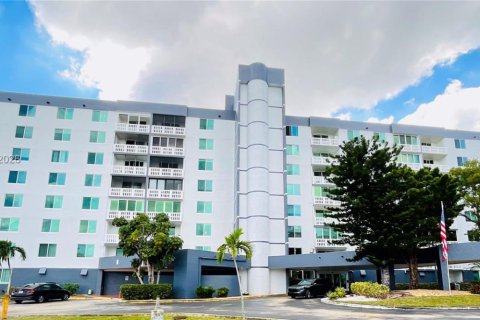 Condominio en venta en Hollywood, Florida, 2 dormitorios, 102.19 m2 № 2000490 - foto 3