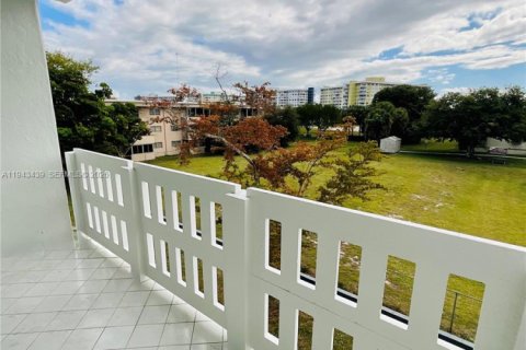 Condominio en venta en Hollywood, Florida, 2 dormitorios, 102.19 m2 № 2000490 - foto 19