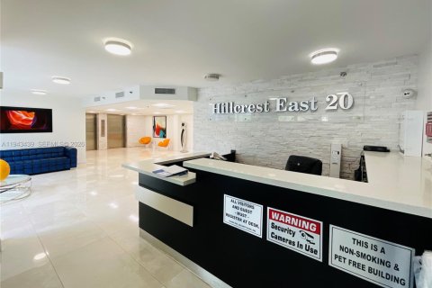 Condominio en Hollywood, Florida, 2 dormitorios  № 2000490