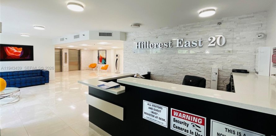 Condominio en Hollywood, Florida, 2 dormitorios  № 2000490