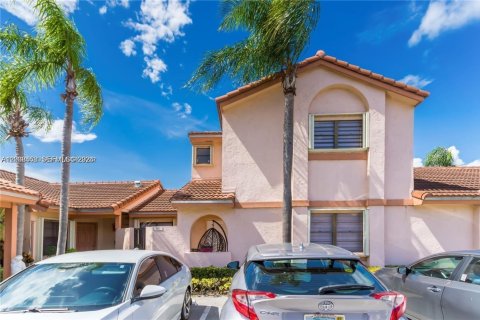 Adosado en Hialeah, Florida 3 dormitorios, 146.97 m2 № 2243018
