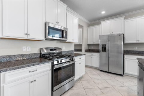 House in Land O' Lakes, Florida 5 bedrooms, 350.89 sq.m. № 1876261 - photo 8