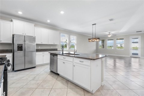 House in Land O' Lakes, Florida 5 bedrooms, 350.89 sq.m. № 1876261 - photo 6