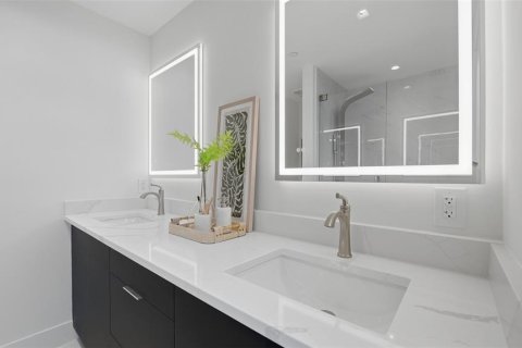 Condo in Sarasota, Florida, 2 bedrooms  № 1653786 - photo 28