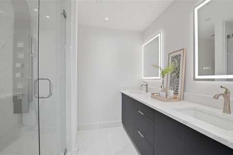 Condo in Sarasota, Florida, 2 bedrooms  № 1653786 - photo 27