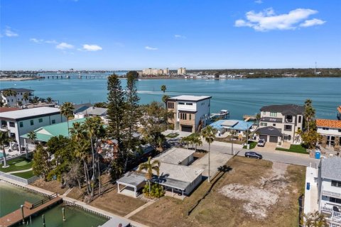 Terreno en venta en Madeira Beach, Florida № 2108642 - foto 17