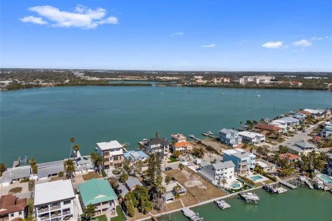 Terreno en venta en Madeira Beach, Florida № 2108642 - foto 12