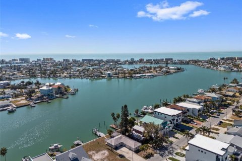 Terreno en venta en Madeira Beach, Florida № 2108642 - foto 9